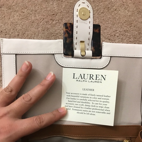 Ralph Lauren Wristlet. Comes with dust bag. - Picture 3 of 4